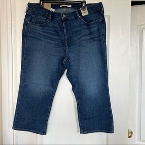 NWT Levi’s Jean Shaping Skinny Capri pants